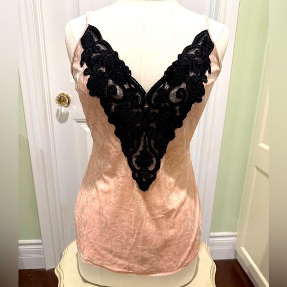 VENUS Womens Sz Medium Pink Spaghetti Strap Crushed Velour V-Neck Top Black Lace